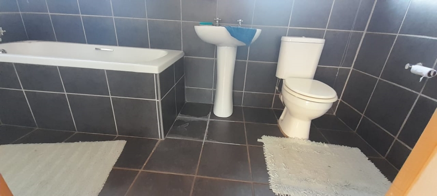 To Let 2 Bedroom Property for Rent in Flamwood North West